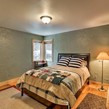 Central Anchorage Condo, Walk To Town And Coast!